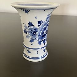 Delpt Vase