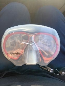 Atomic Aquatics Goggles