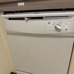 GE Dishwasher Color White