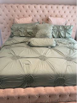 King size tufted bed