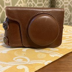 MegaGear Panasonic Lumix DC-ZS200, DC-TZ200, DMC-ZS100, DMC-TZ100 Ever Ready Top Grain Leather Camera Case