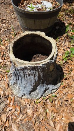 Tree stump planter