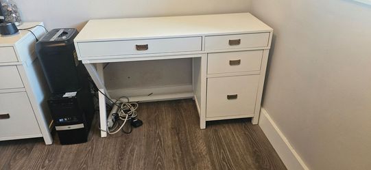 Desk and chair for sale!