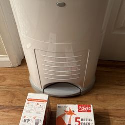 Dekor plus diaper pail and 2 packs of refills 