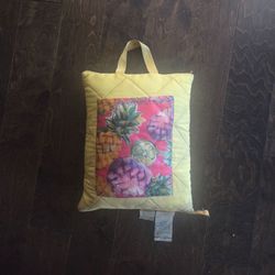 Foldable picnic blanket