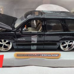 2002 Cadillac Escalade  1/24 SCALE 