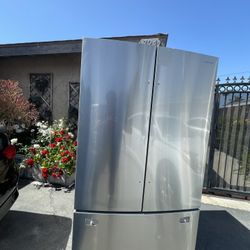 Samsung  French Door Refrigerator With Ice Maker 