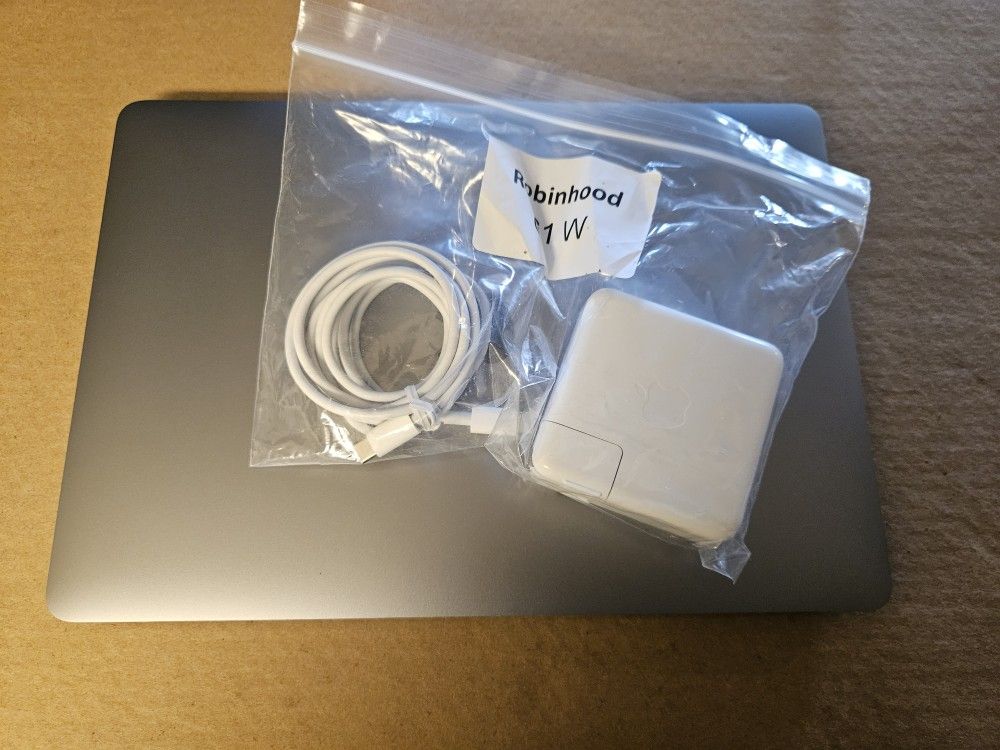 Apple Macbook Pro i7 32gb Ram 500gb SSD Drive 2.3ghz 13" Screen Great Condition 2020
