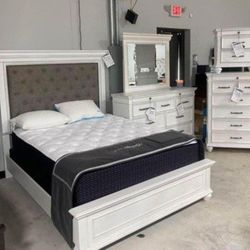 Kanwyn Whitewash Upholstered Panel Bedroom Set