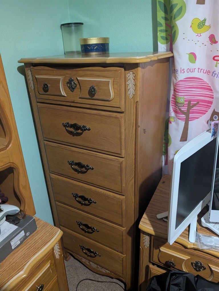 Tall Stand Up Dresser And Matching Hutch