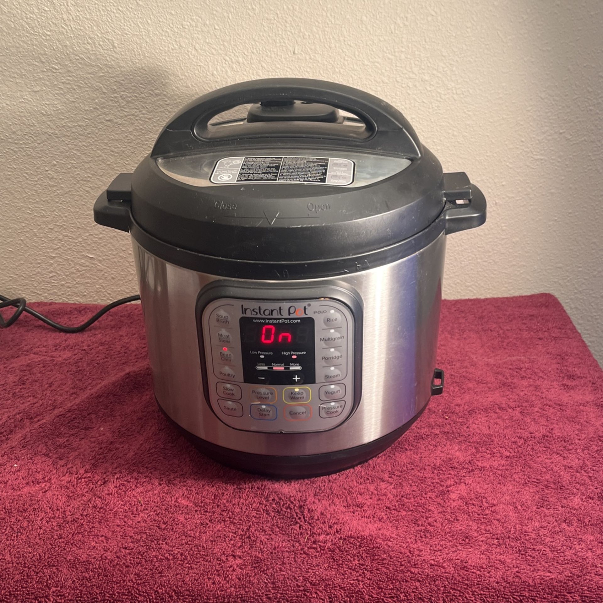 Instant Pot DUO60 6 Qt Pressure Cooker Steamer