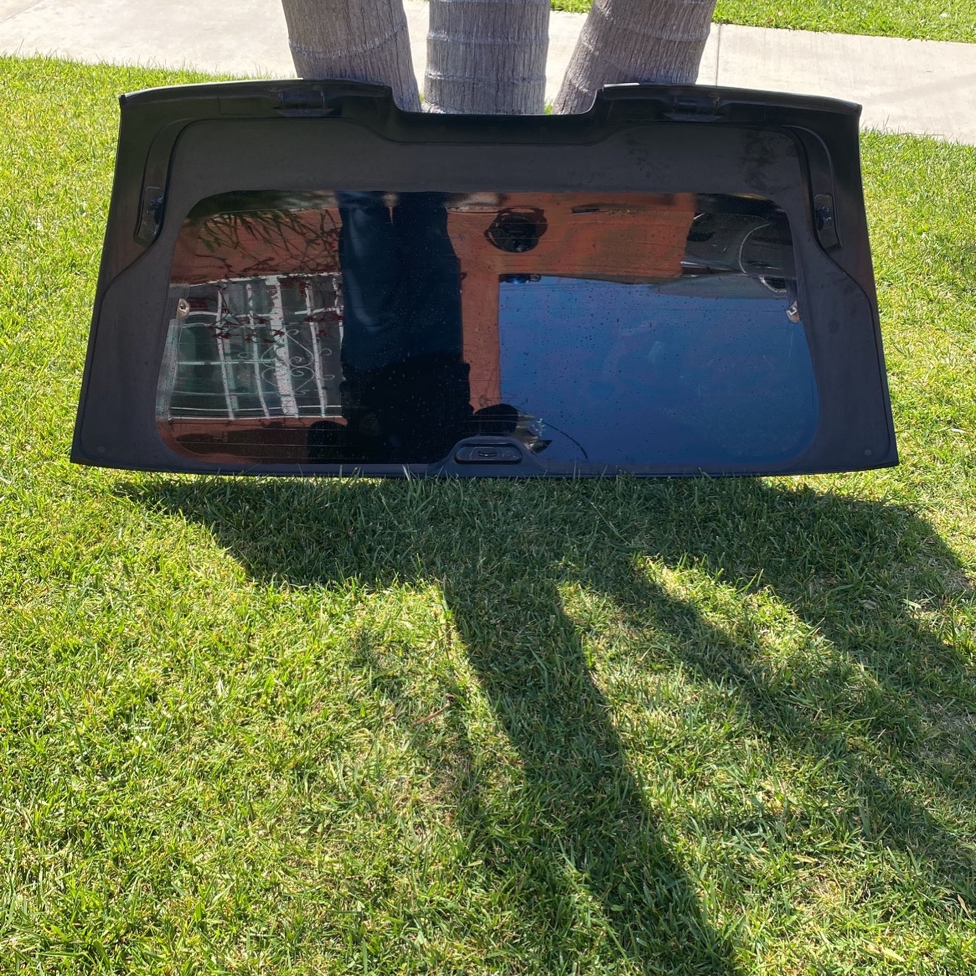 2004 Tahoe Rear Windshield 