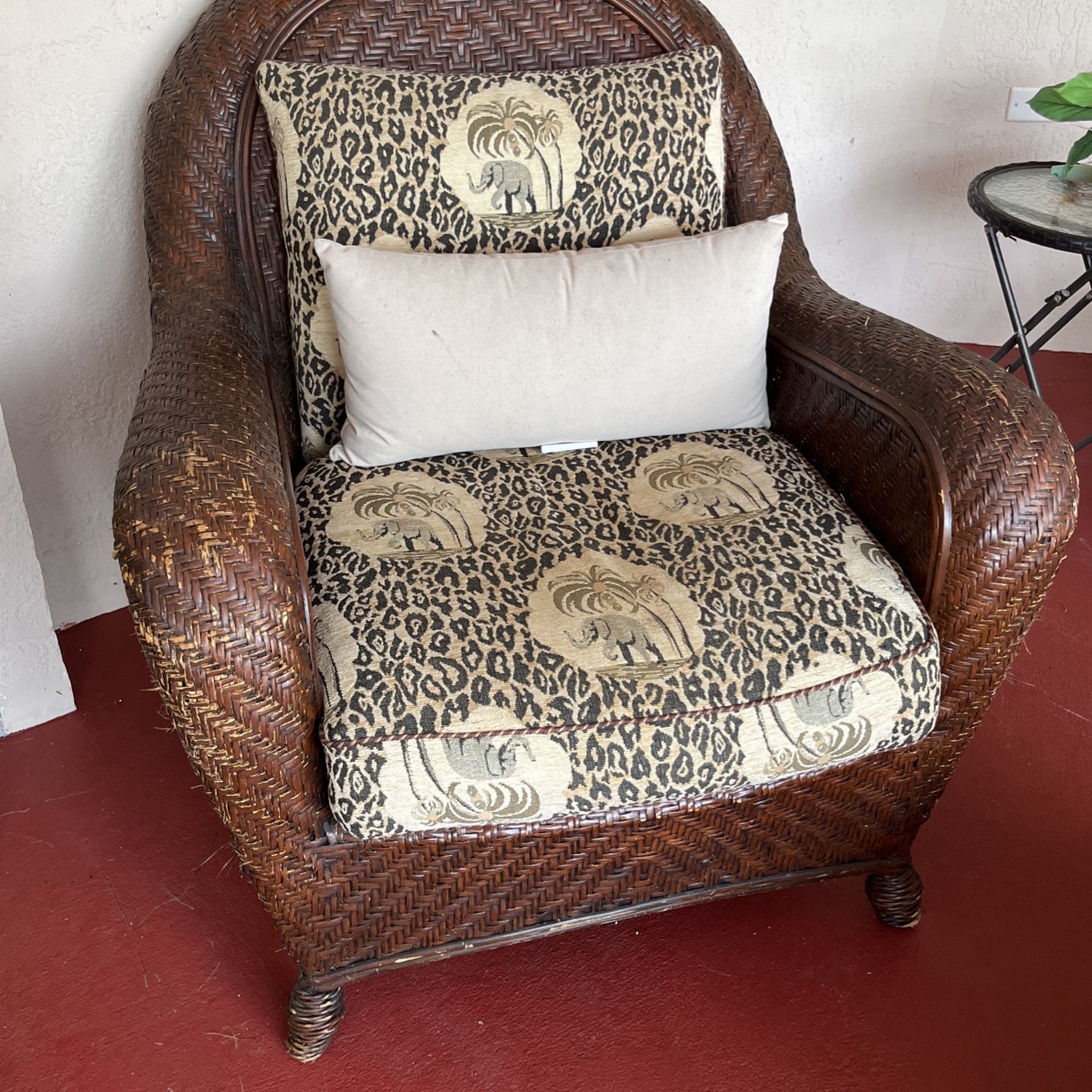 oversize Outside, Wicker Chair