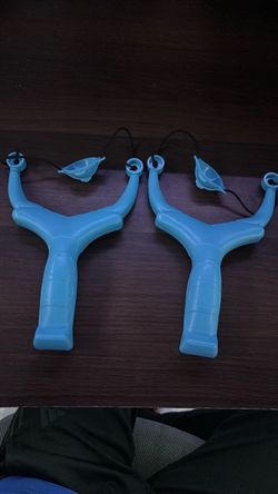 2 water balloon launchers