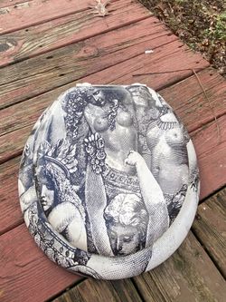 Rome Or Persian Women Toilet Seat And Cover