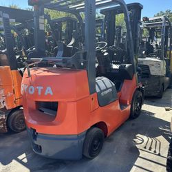 Toyota 5000lbs Forklift Like New Low Hours