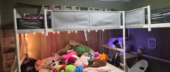 Loft bed(s)