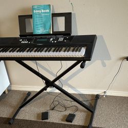 Yamaha EZ-220 61-Lighted Key Keyboard With Stand