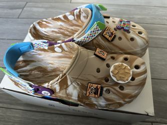 Crocs Classic Clog Cinnamon Toast Crunch