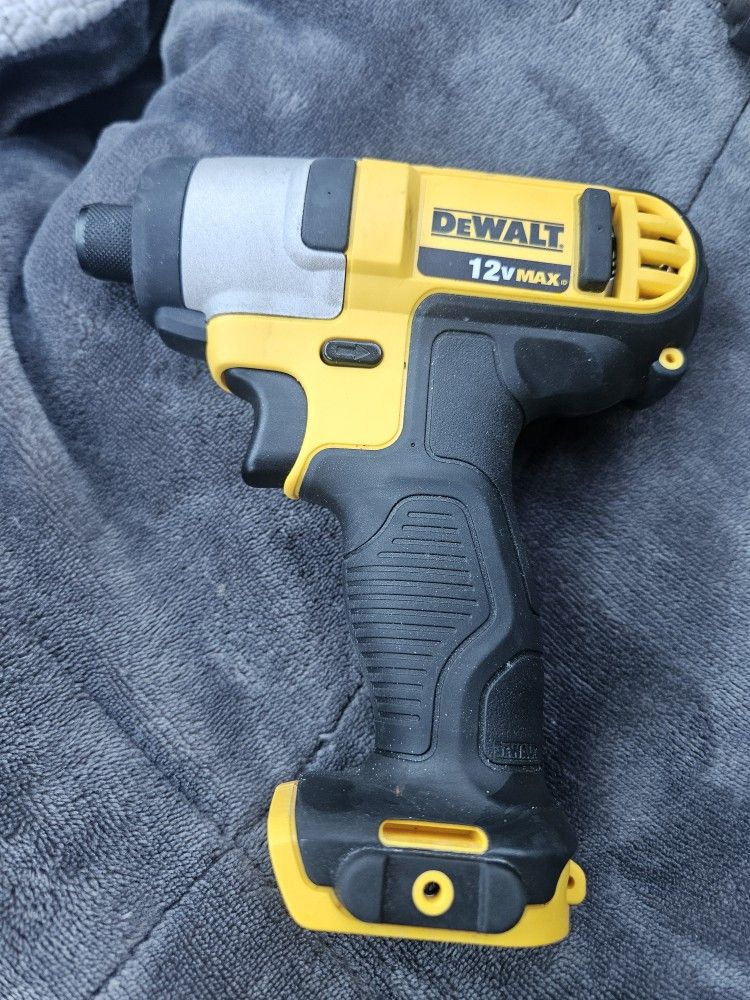 Dewalt 12v DCF815