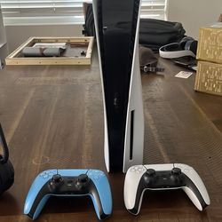 PS5 Disk version + 2 controllers and turtle beach headset