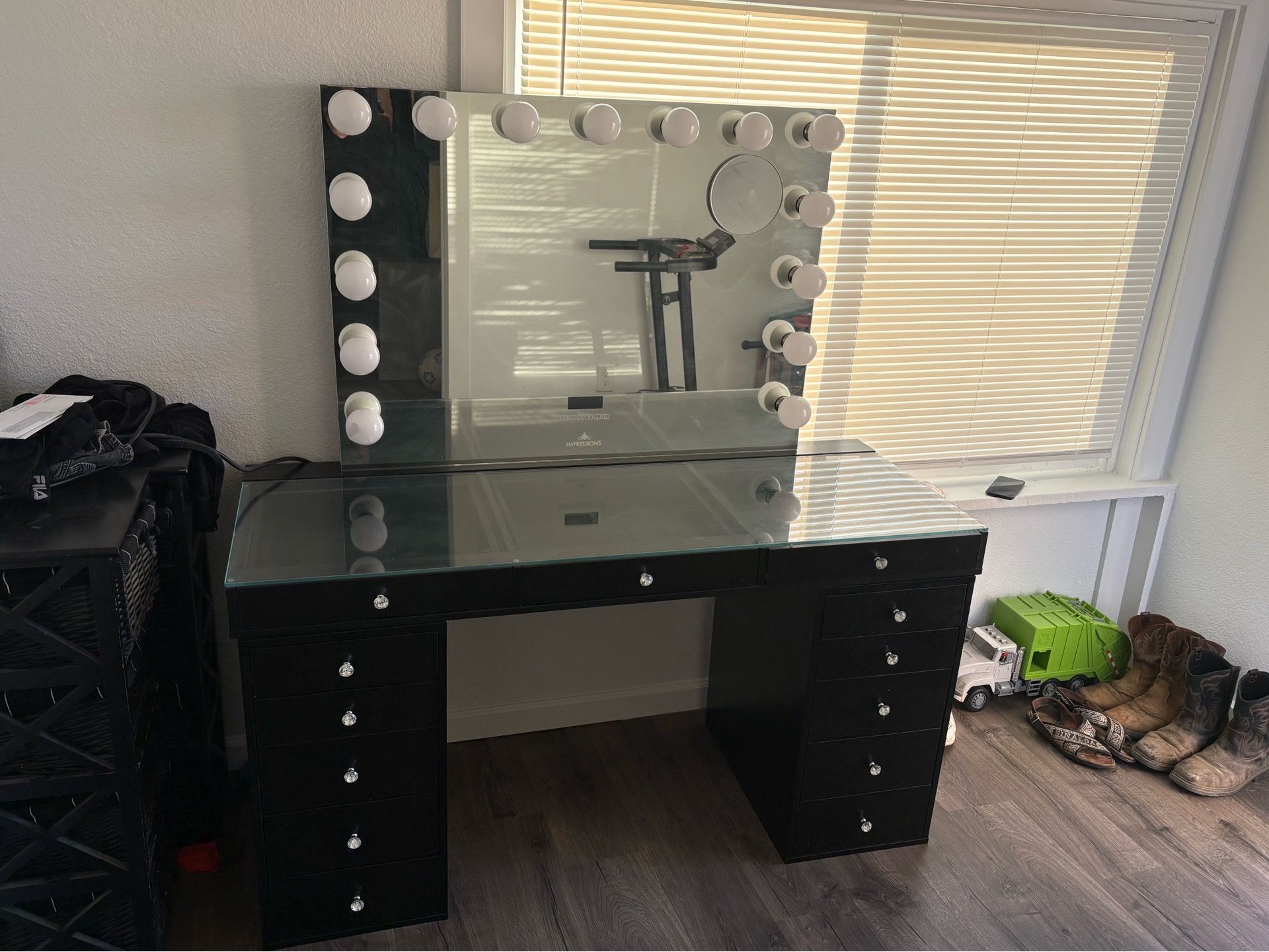 Vanity table