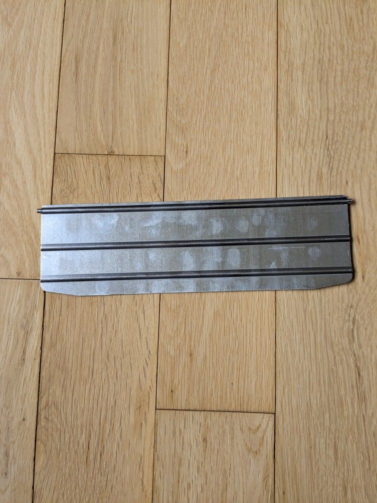 New Original Authentic GE Microwave Exhaust Damper Ventilation Damper Door
Came as a part of the brand new authentic GE microwave.