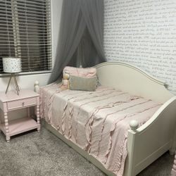 Girls Living Spaces Bedroom Set 