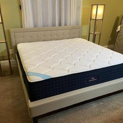 The DreamCloud Premier, Queen, Like New, Excellent Condition