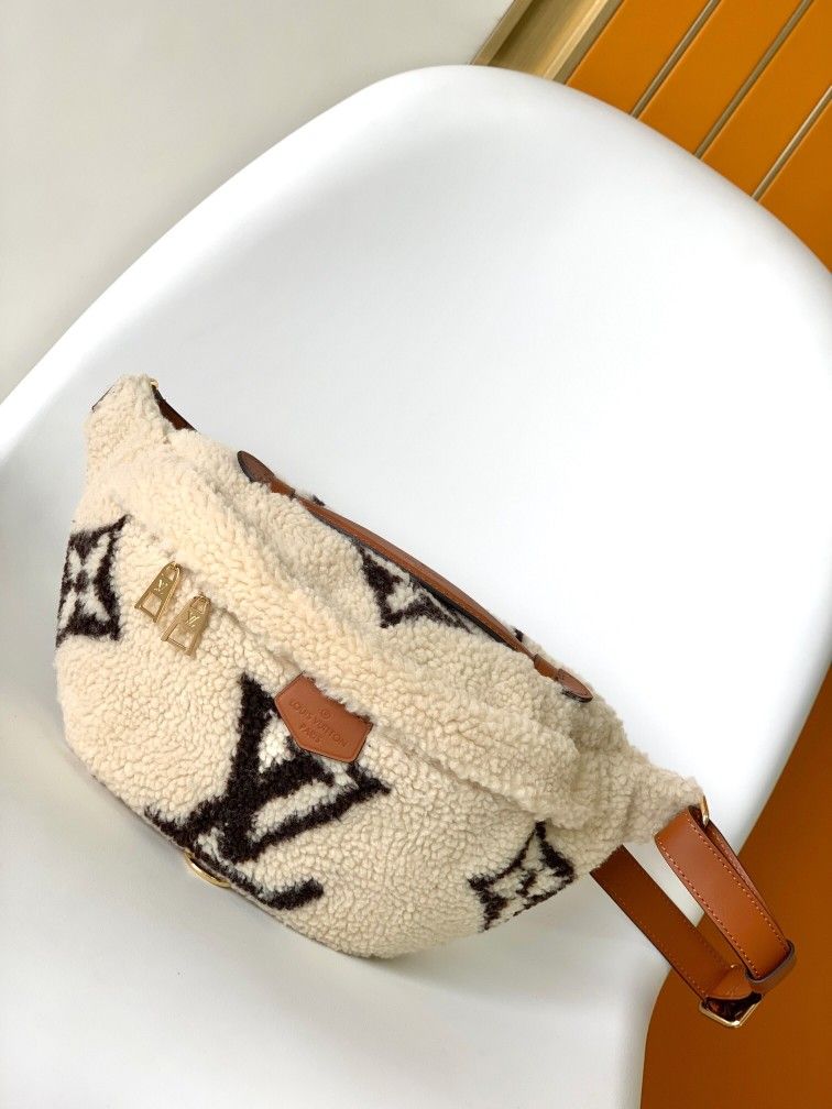 Louis Vuitton Bum Bag Monogram Giant Teddy Fleece Brown
