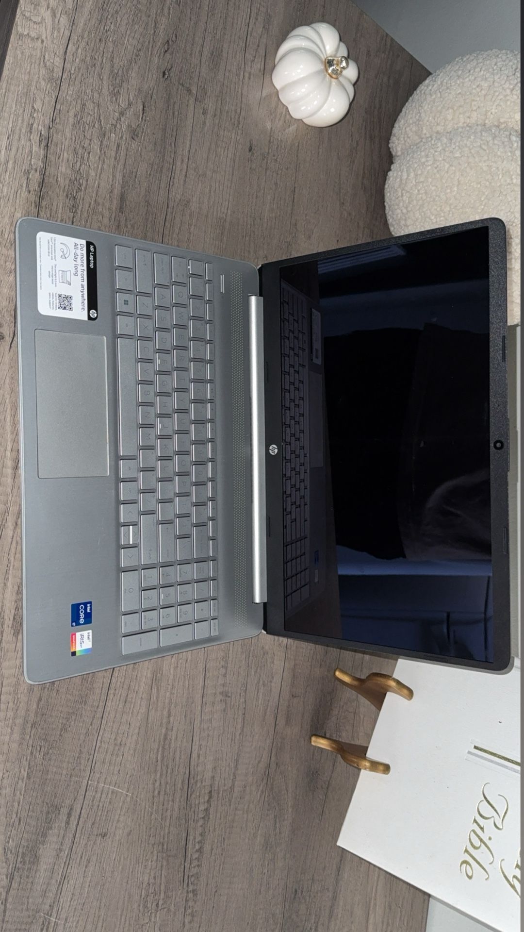 HP - 15.6" Touch-Screen Full HD Laptop- Silver 