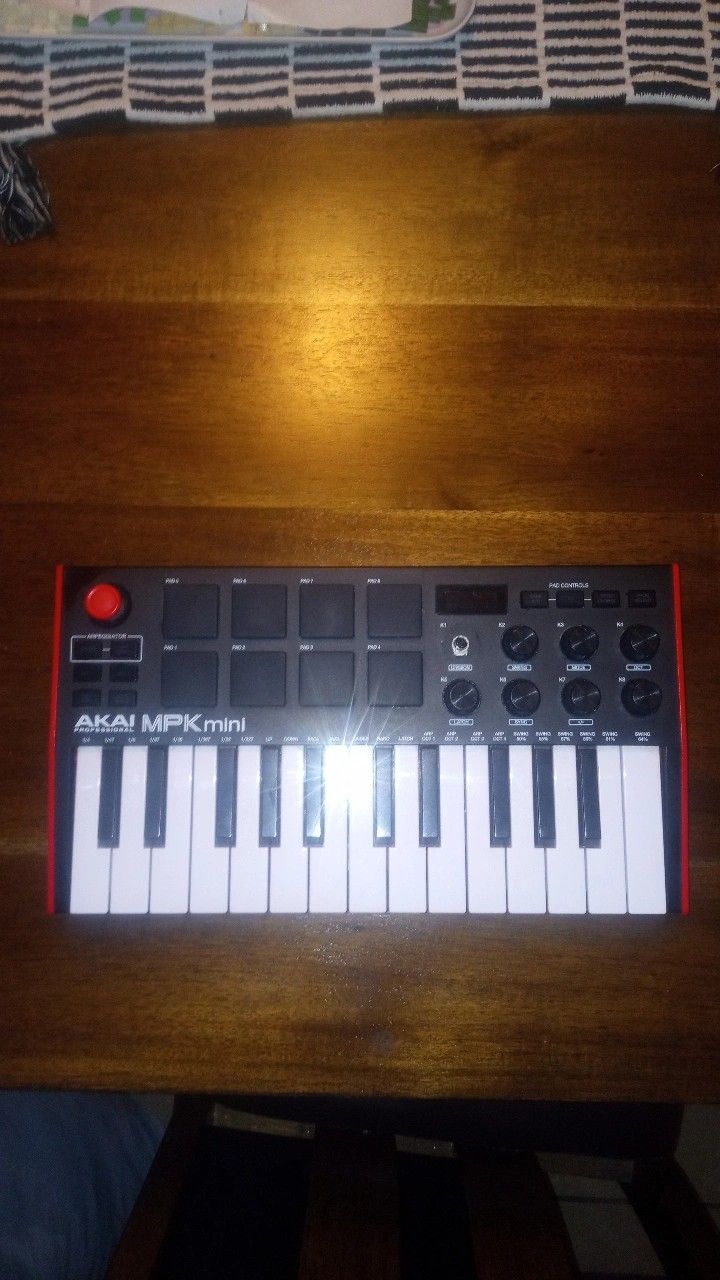 AKAI Mpk Mini MIDI Keyboard for production