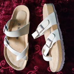 New CUSHIONAIRE Womens Sandal, Size 9