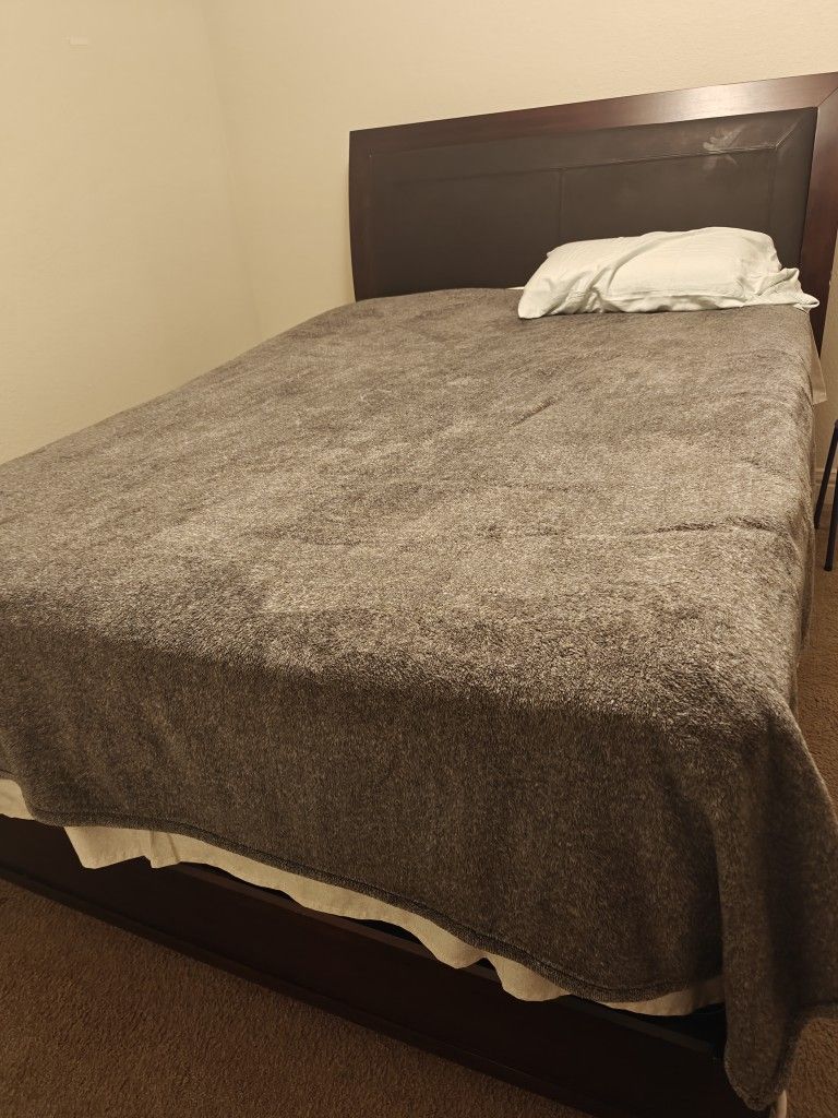 Queen size bed