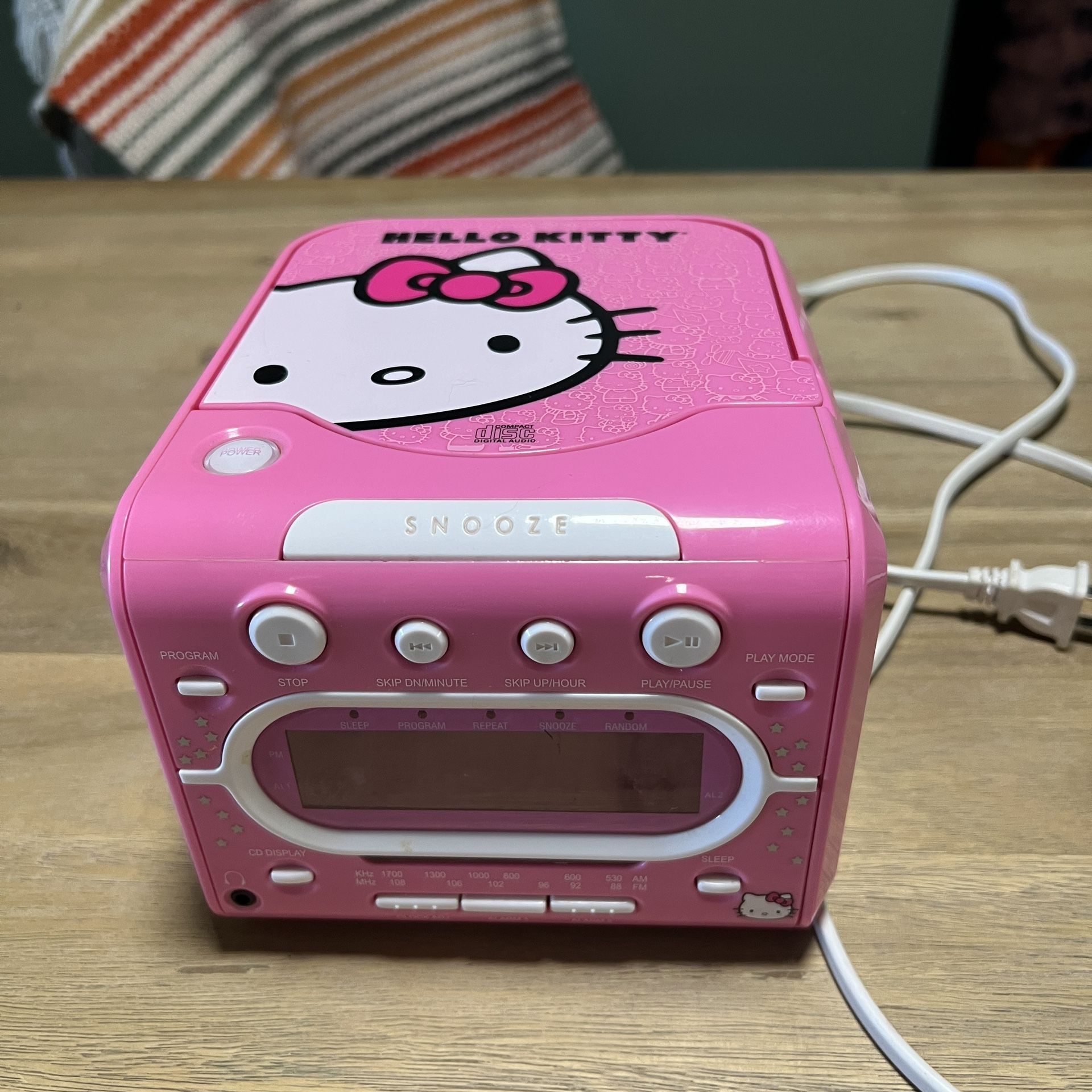 2012 Sanrio Hello Kitty AM/FM Stereo CD Player Dual Alarm Clock Radio Tested Works