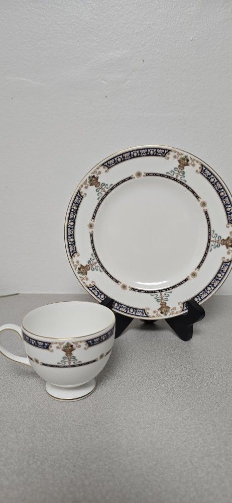 Wedgwood Highgrove Teacup & Saucer Set Bone China England 1991
