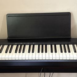 Roland FP-10 ACR digital piano