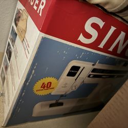 Singer Sewing Machine 