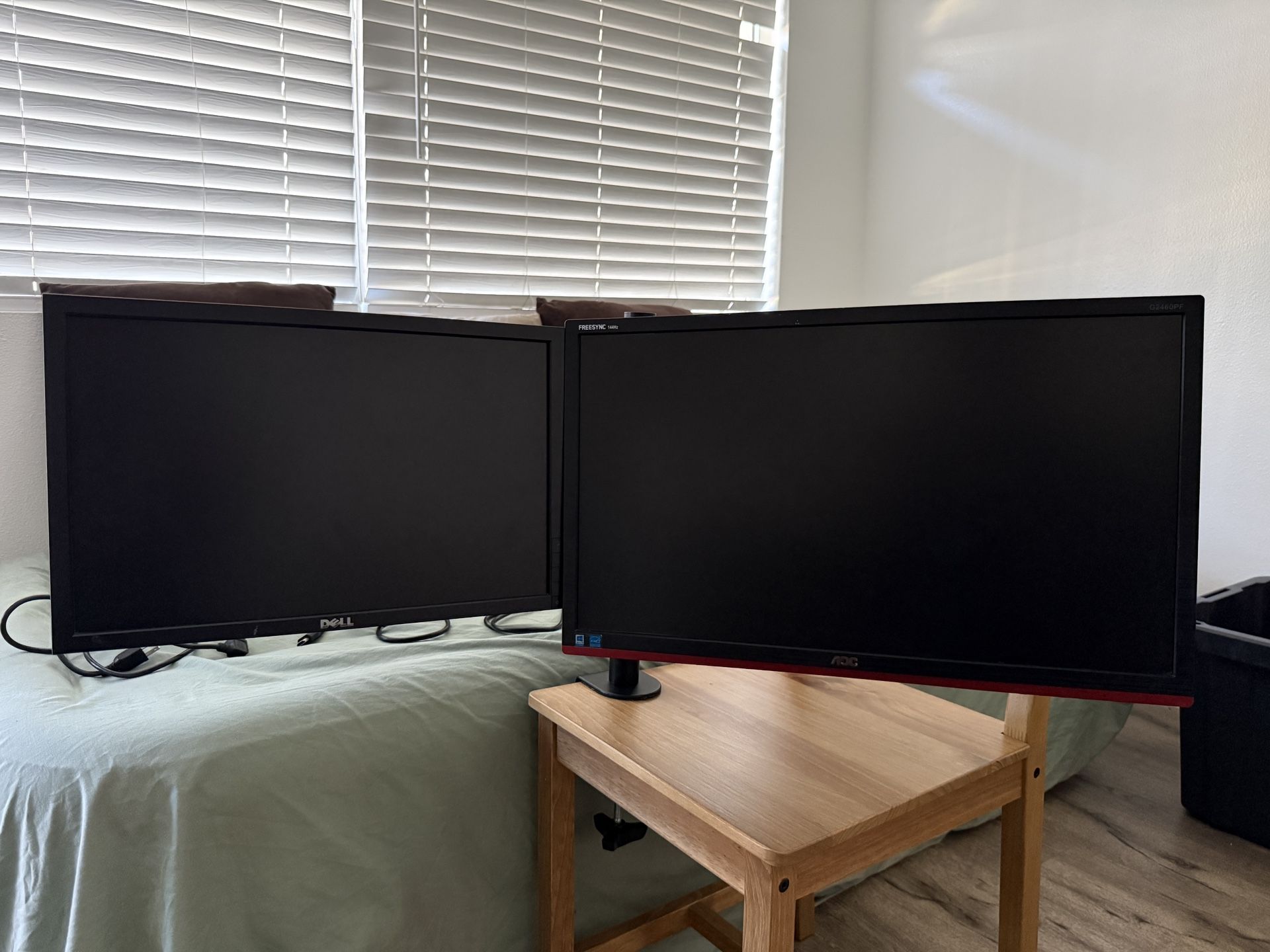 144hz monitor and 60-75hz monitor with stand!