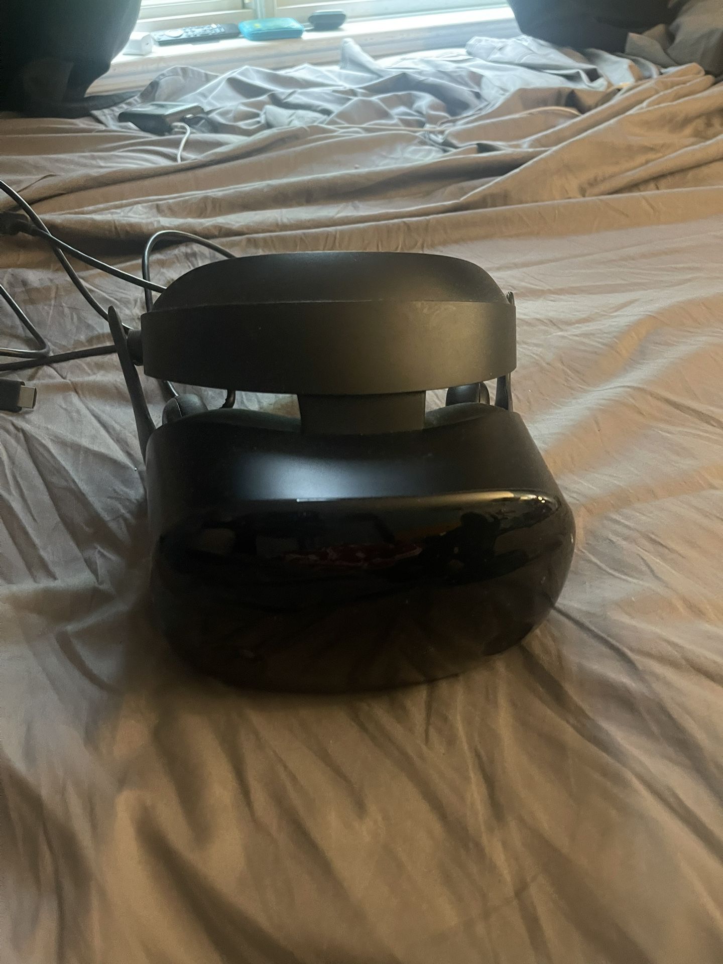 Samsung Electronics HMD Odyssey+ Windows Mixed Reality Headset with 2 Wireless Controllers 3.5in Black
