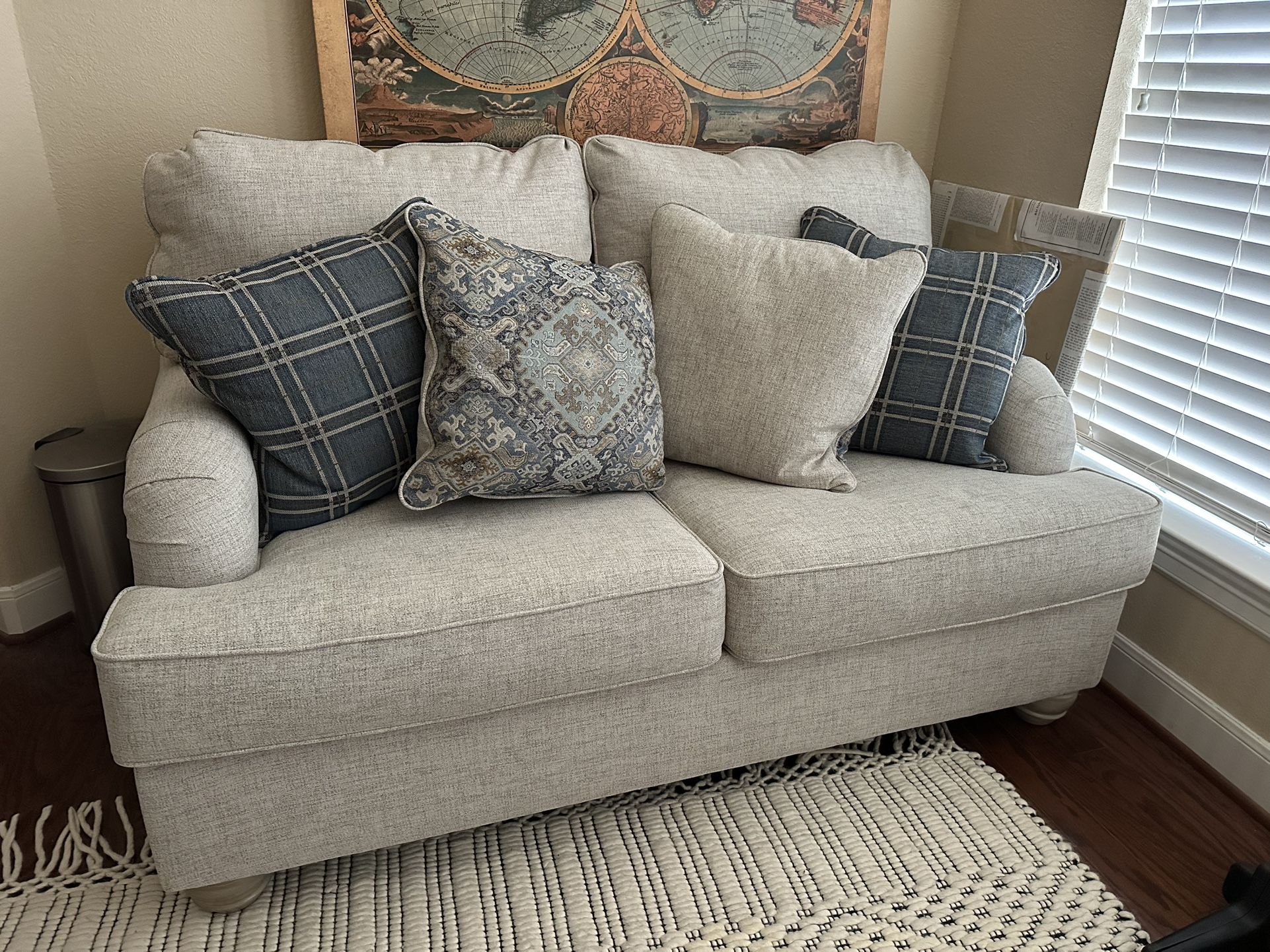 2-Seater Loveseat Couch