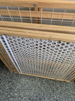 1 White Mesh Baby/Pet Gate