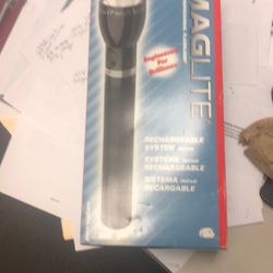 New Maglite Rechargeable Flashlight System (RX 1019)