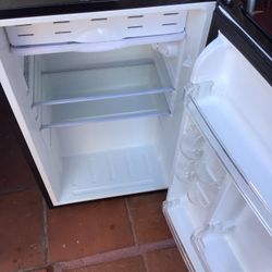 Magic Chef Mini Fridge 