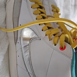 Nike Blazer High White W Blue Flower Nike Size 6Y Kids Youth