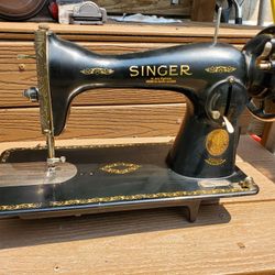 Singer Sewing Machine 