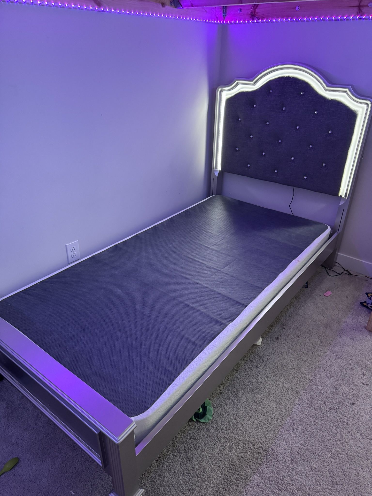Madelyn Twin Bed frame with Boxspring