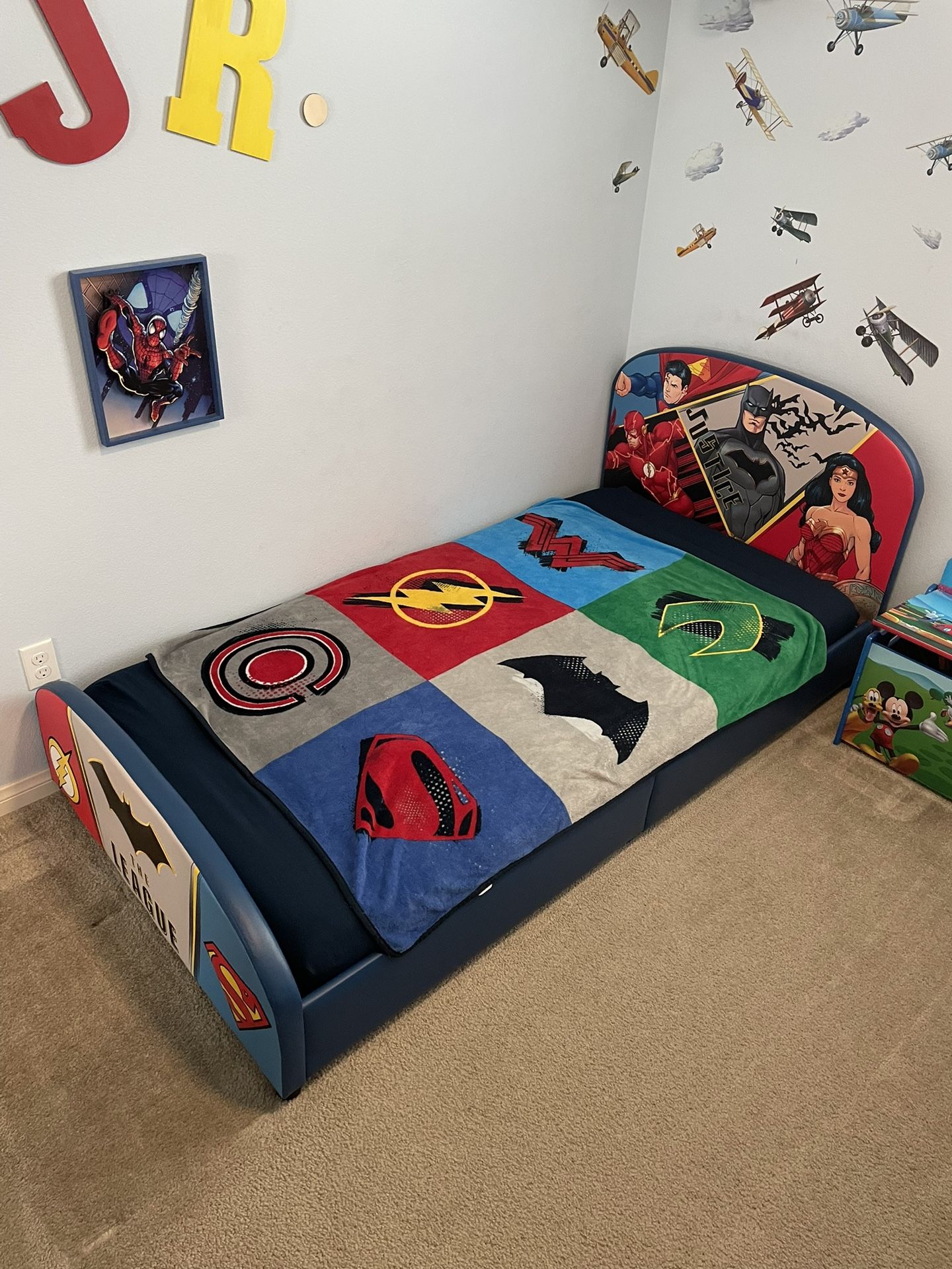 DC Comics Justice League Upholstered Twin Bed by Delta Children