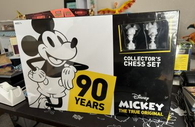 Disney Mickey The True Original Collector’s Chess Set