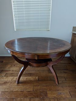 Round Mahogany Brown Kitchen Table